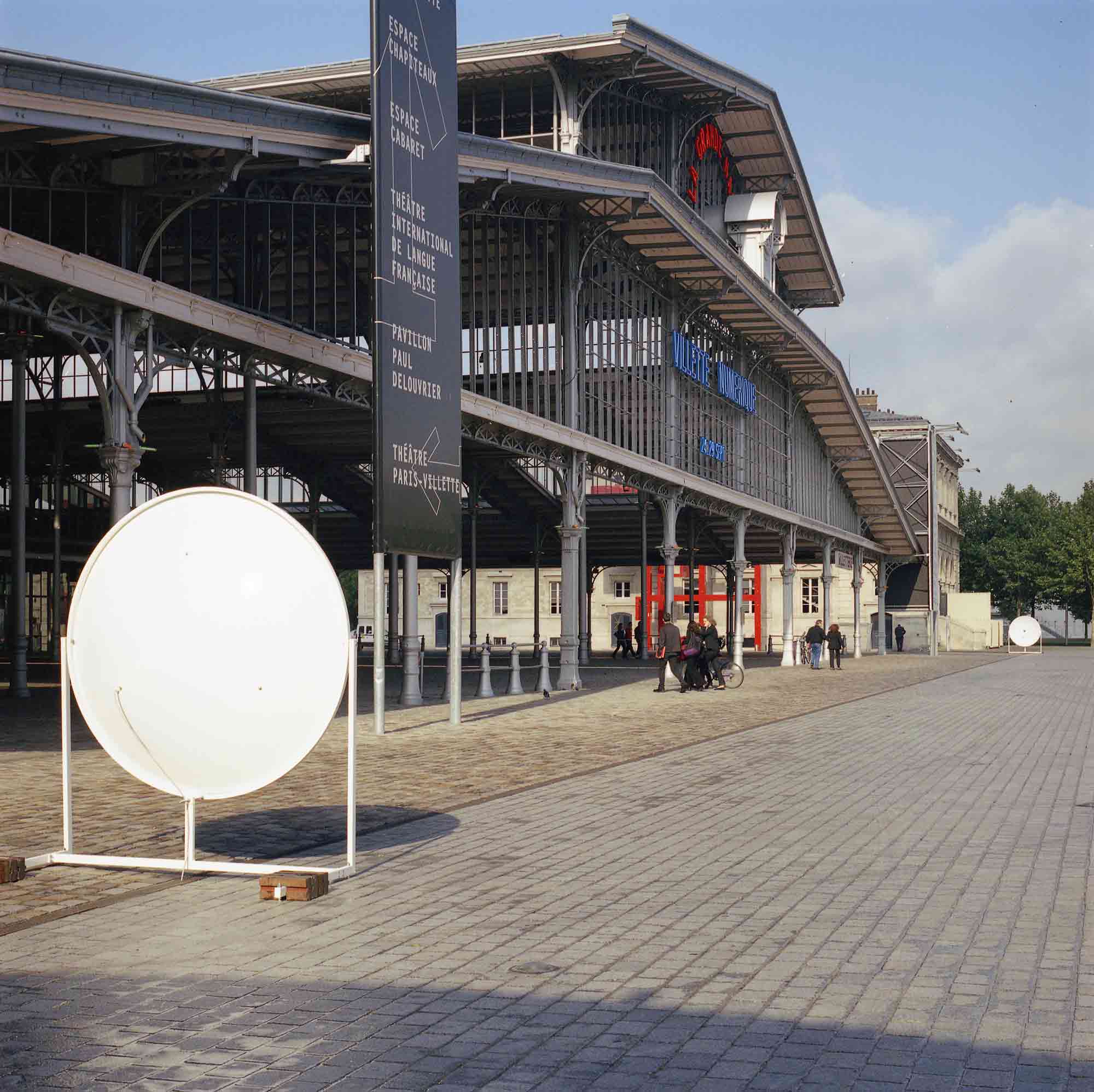 Outdoor Sound Installation: perspective total view of one mirror to the other